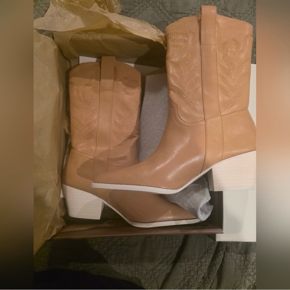 Tan Western Boots White Sole NWT In Box Women's 8 - IN BOX!